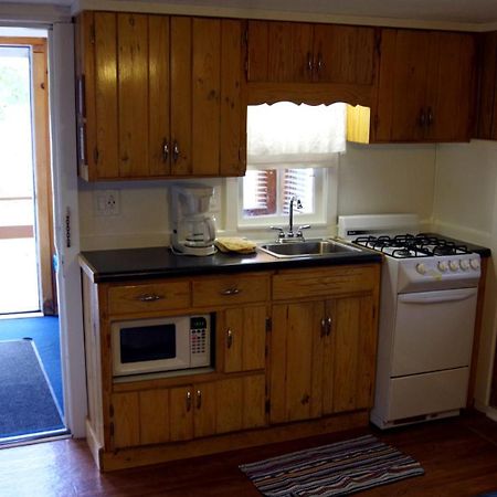 Edgewater Inn & Cottages Eagle River Room photo