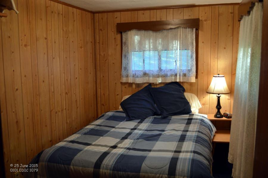 Edgewater Inn & Cottages Eagle River Room photo