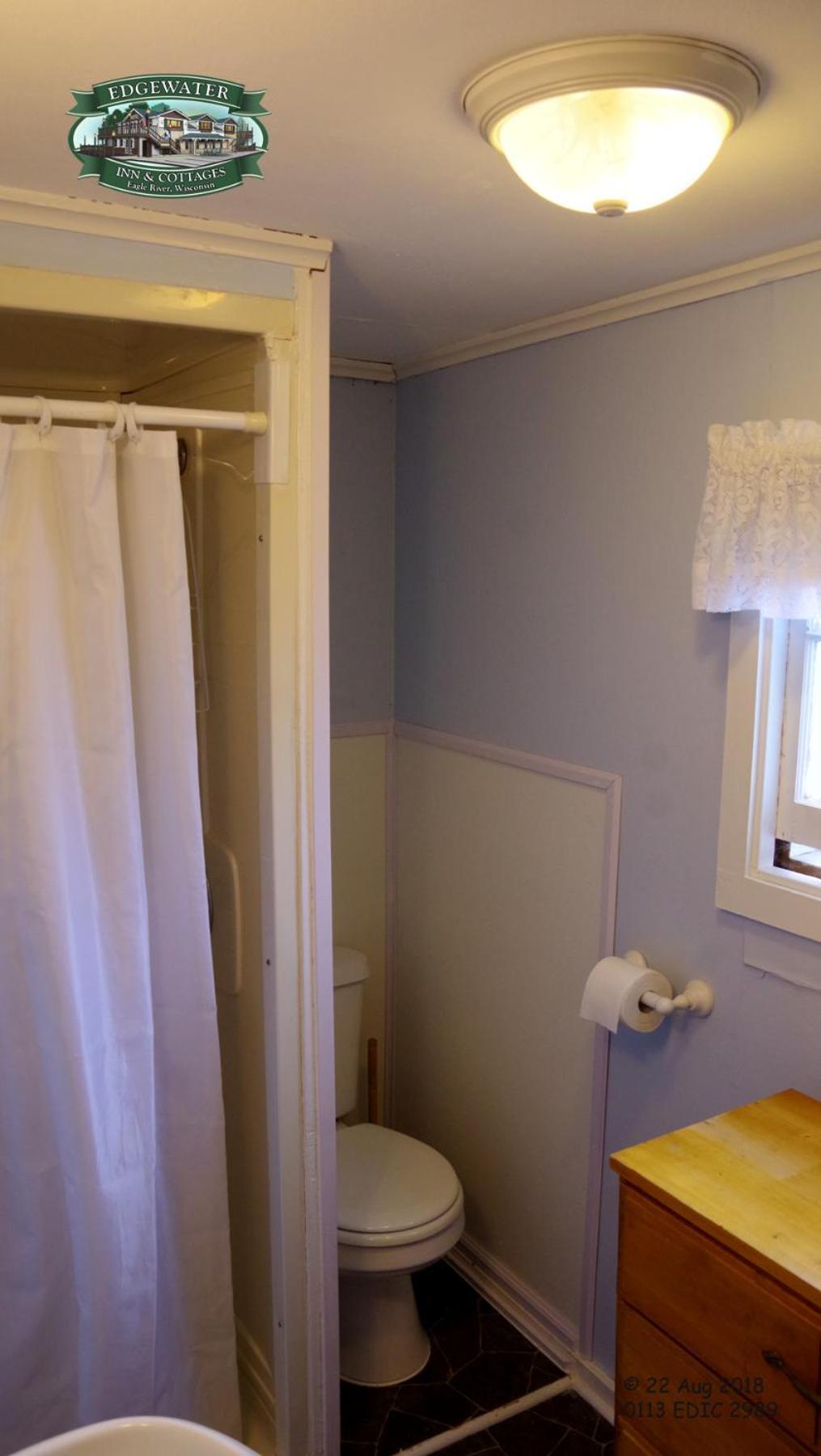 Edgewater Inn & Cottages Eagle River Room photo