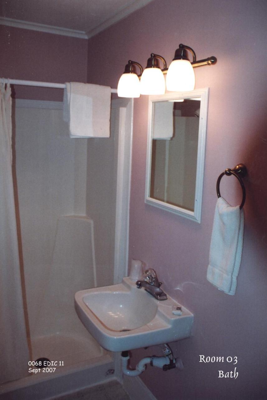 Edgewater Inn & Cottages Eagle River Room photo