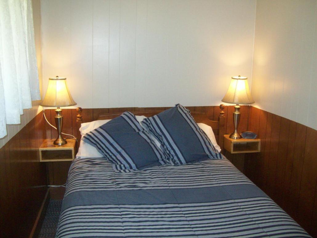 Edgewater Inn & Cottages Eagle River Room photo